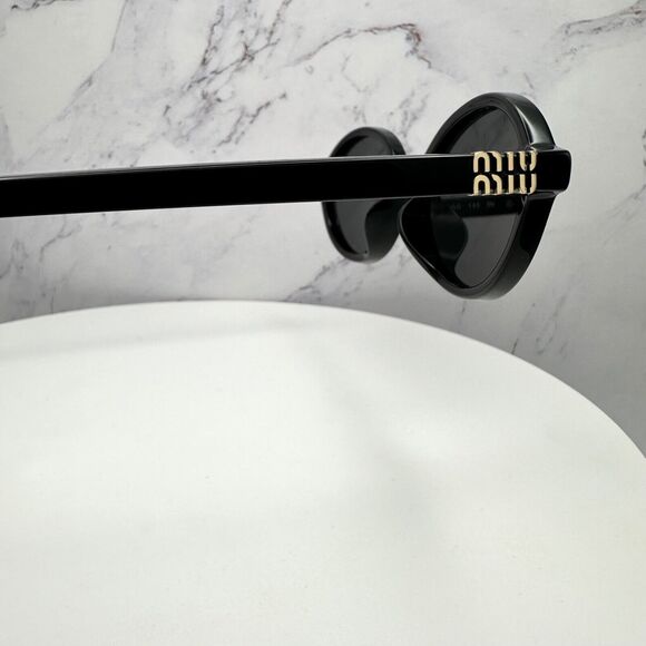 New MIU MIU Sunglasses - Picture 11 of 16
